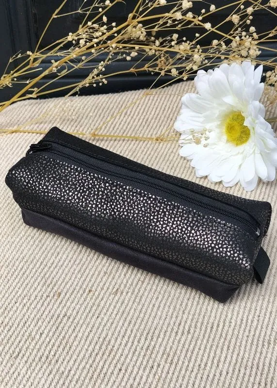 Camille Guiraud Accessoires trousse grainé noir doré alcantara
